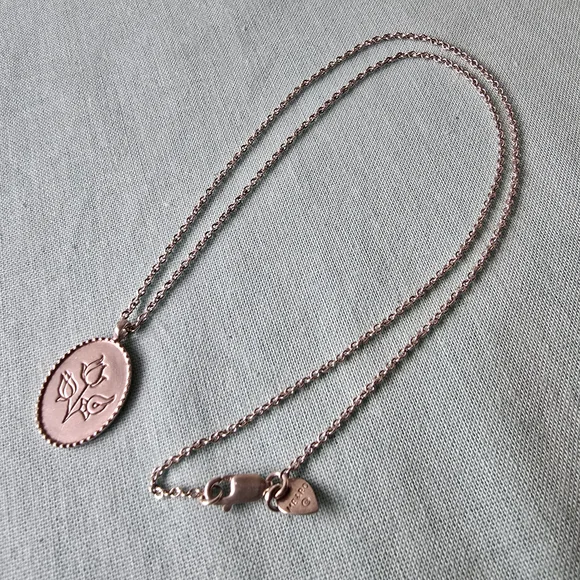 Me & Ro 925 Sterling Silver Oval Pendant Necklace with Floral Motif - Picture 1 of 8